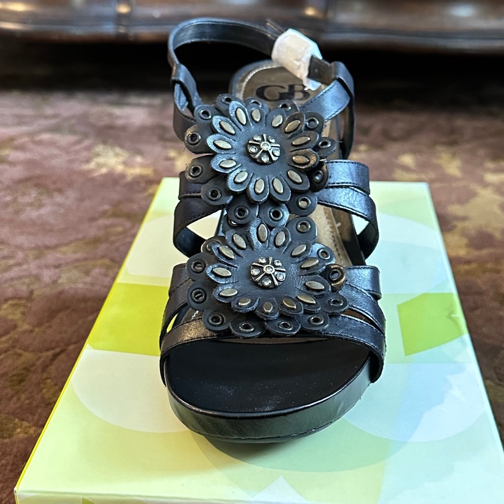 New- Never Worn: Gianni Bini Be Free Wedge